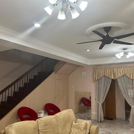 D’Lestari Homestay Seri Kembangan Luaran gambar